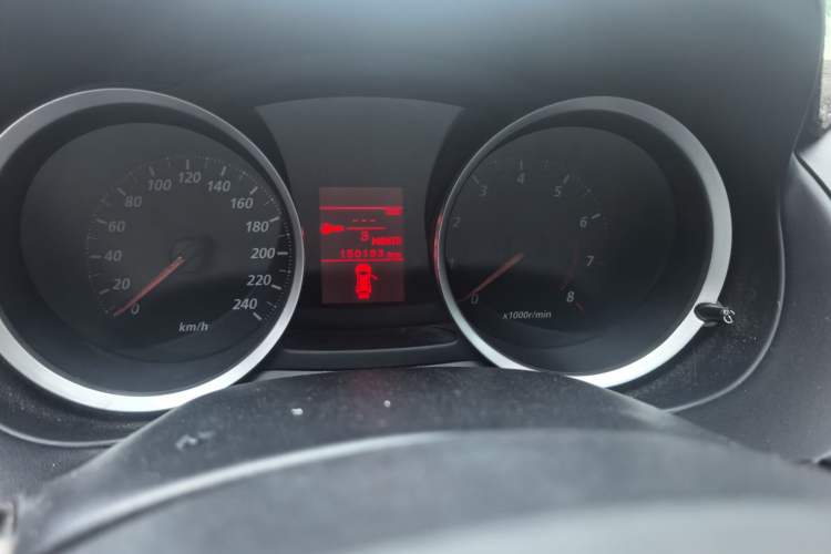 Used Mitsubishi Lancer EX 2011 Xiali Edition 2.0L Manual Comfort Model Odometer Close Up