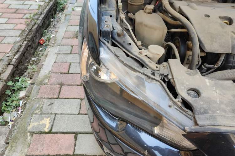 Used Mitsubishi Lancer EX 2011 Fashion Edition 1.8L Manual Smart Type Right Front Headlight
