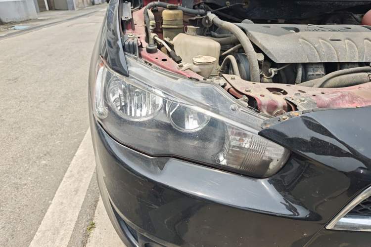 Used Mitsubishi Lancer EX 2011 Fashion Edition 1.8L Manual Smart Type Right Front Headlight