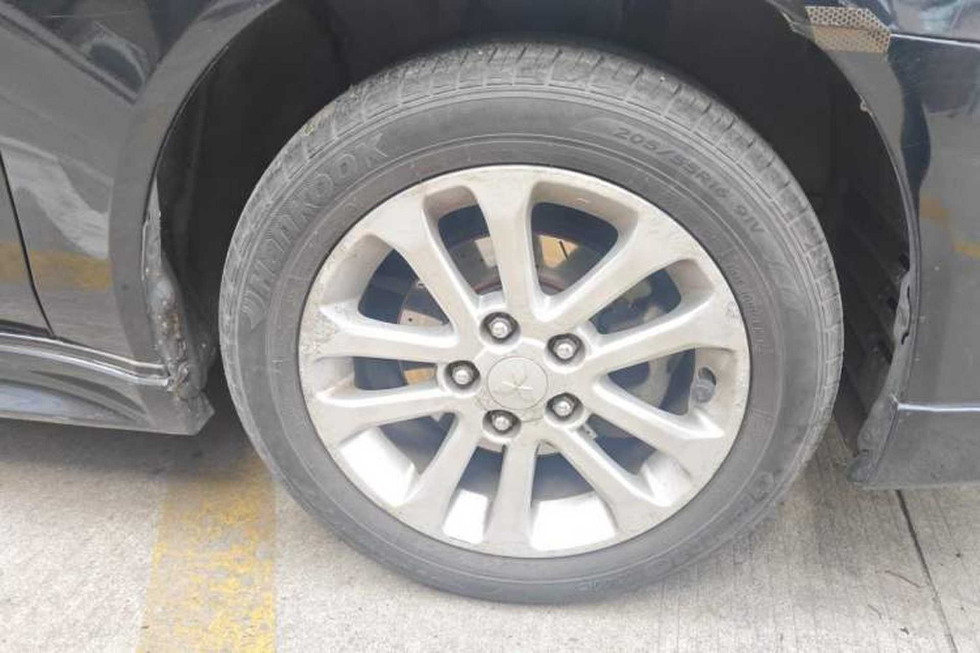 Used Mitsubishi Lancer EX 2011 Chasing Edition 1.8L CVT Luxury Model Right Front Wheel Hub