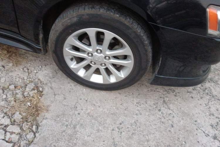 Used Mitsubishi Lancer EX 2011 Xiali Edition 2.0L Manual Comfort Model Right Front Wheel Hub