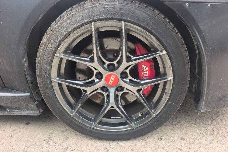 Used Mitsubishi Lancer EX 2011 Xiali Edition 2.0L Manual Comfort Model Right Front Wheel Hub