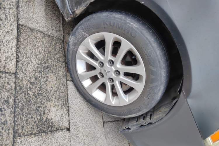 Used Mitsubishi Lancer EX 2011 Chasing Edition 1.8L CVT Luxury Model Right Front Wheel Hub