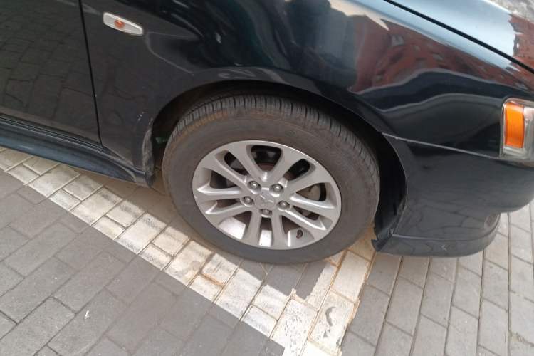 Used Mitsubishi Lancer EX 2011 Xiali Edition 2.0L Manual Comfort Model Right Front Wheel Hub