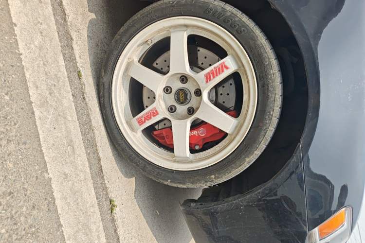Used Mitsubishi Lancer EX 2011 Fashion Edition 1.8L Manual Smart Type Right Front Wheel Hub