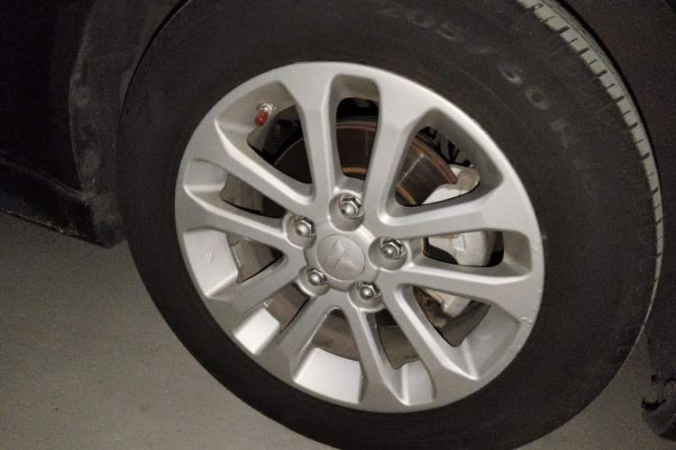 Used Mitsubishi Lancer EX 2011 Chasing Edition 1.8L CVT Luxury Model Right Front Wheel Hub