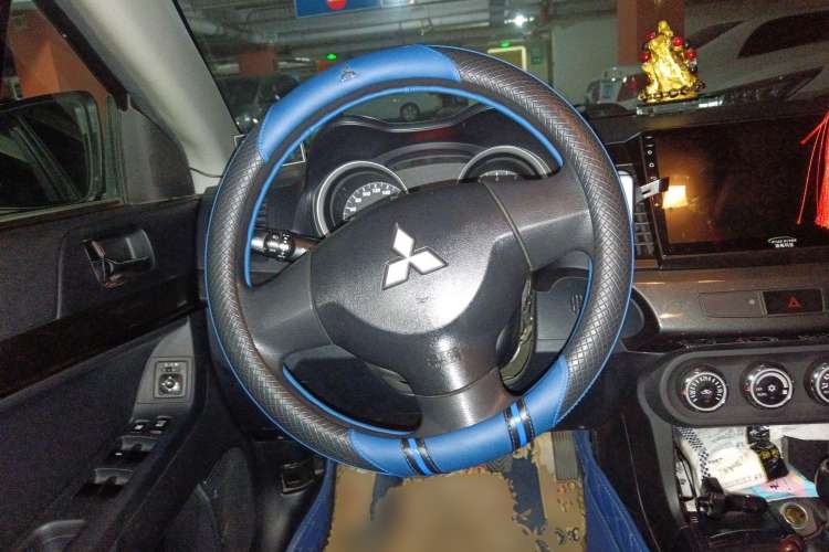 Used Mitsubishi Lancer EX 2011 Xiali Edition 2.0L Manual Comfort Model Steering Wheel