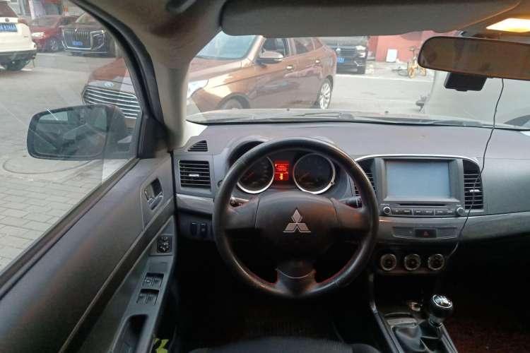 Used Mitsubishi Lancer EX 2011 Xiali Edition 2.0L Manual Comfort Model Steering Wheel