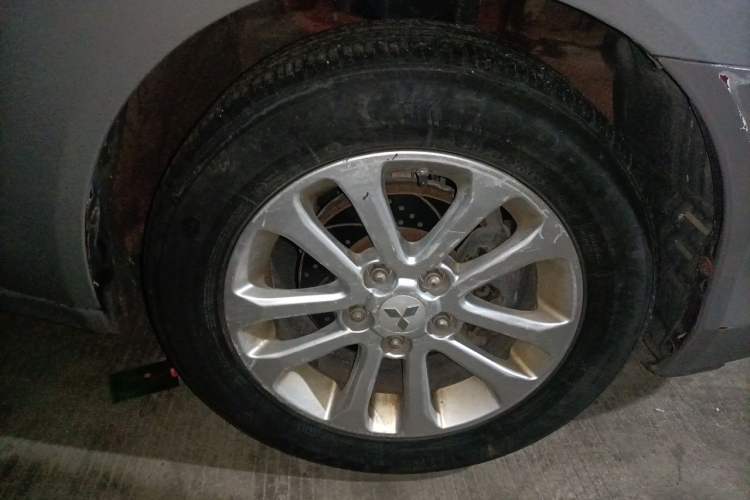 Used Mitsubishi Lancer EX 2011 Chasing Edition 1.8L Manual Luxury Model Right Front Wheel Hub