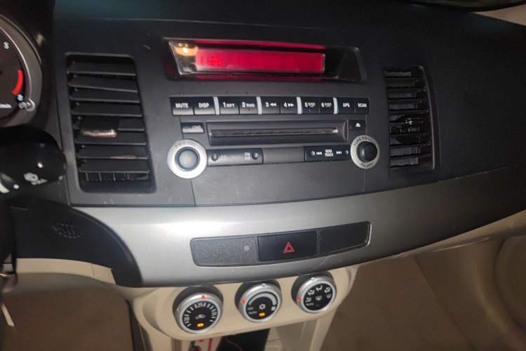 Used Mitsubishi Lancer EX 2011 Fashion Edition 1.8L CVT Comfort Version Audio And AC Panel