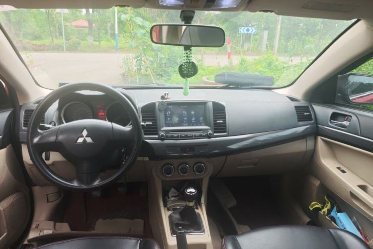Used Mitsubishi Lancer EX 2011 Fashion Edition 1.8L Manual Comfort Version Center Console