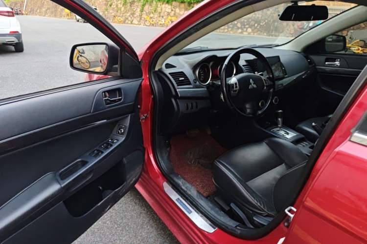 Used Mitsubishi Lancer EX 2011 Chasing Edition 1.8L CVT Limited Model Driver Seat