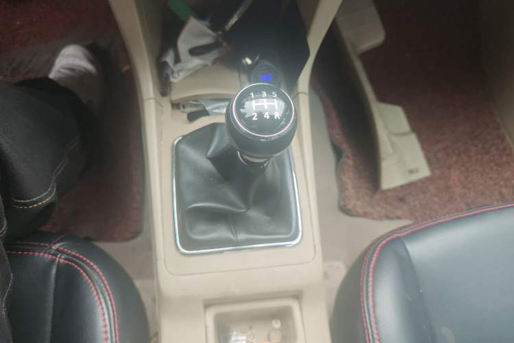 Used Mitsubishi Lancer EX 2011 Fashion Edition 1.8L Manual Comfort Version Gear Lever