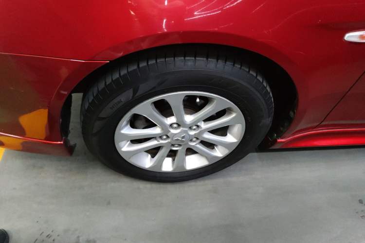 Used Mitsubishi Lancer EX 2011 Chasing Edition 1.8L CVT Luxury Model Left Front Wheel Hub
