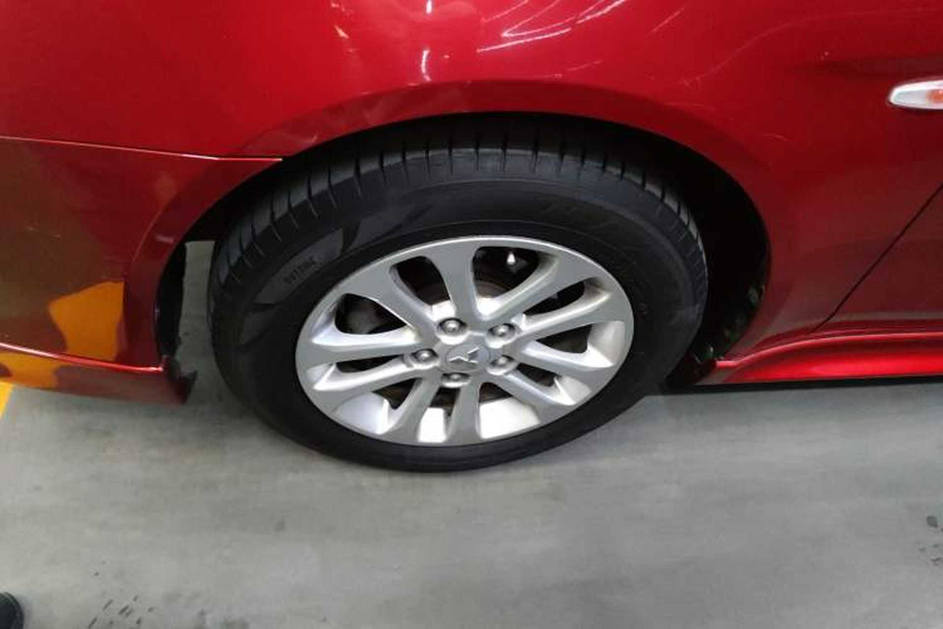 Used Mitsubishi Lancer EX 2011 Chasing Edition 1.8L CVT Luxury Model Left Front Wheel Hub