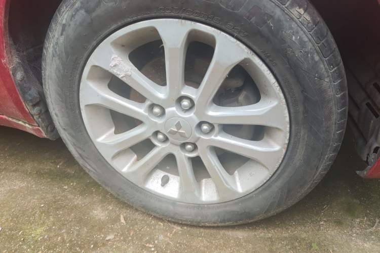 Used Mitsubishi Lancer EX 2011 Fashion Edition 1.8L Manual Comfort Version Right Front Wheel Hub