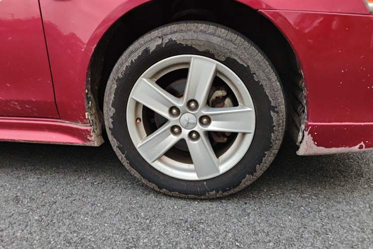 Used Mitsubishi Lancer EX 2011 Chasing Edition 1.8L CVT Limited Model Right Front Wheel Hub