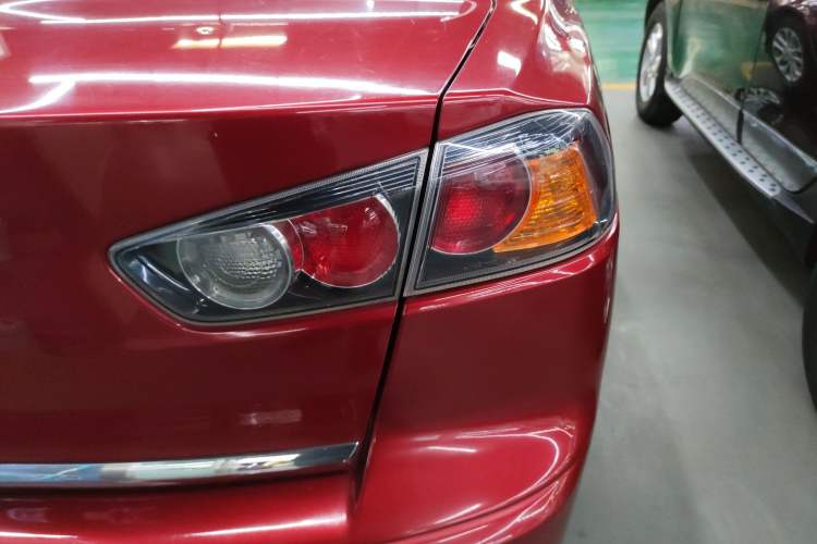 Used Mitsubishi Lancer EX 2011 Chasing Edition 1.8L CVT Luxury Model Right Rear Taillight