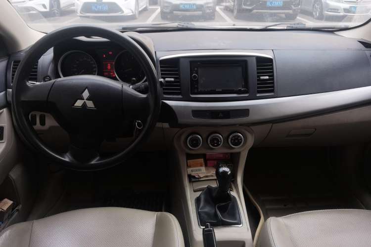Used Mitsubishi Lancer EX 2011 Fashion Edition 1.8L Manual Smart Type Center Console