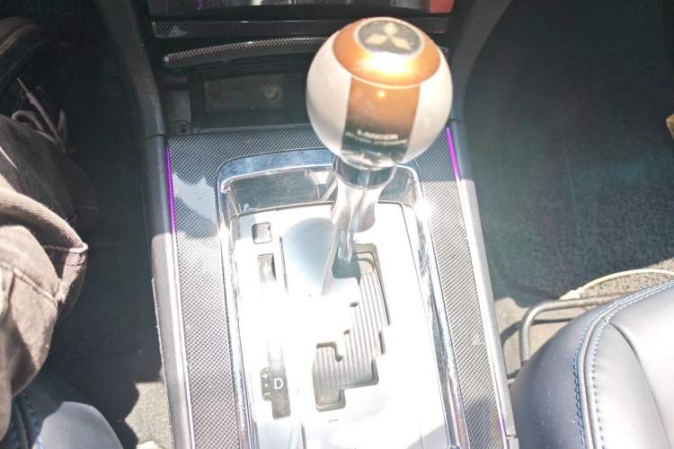 Used Mitsubishi Lancer EX 2011 Chasing Edition 1.8L CVT Luxury Model Gear Lever