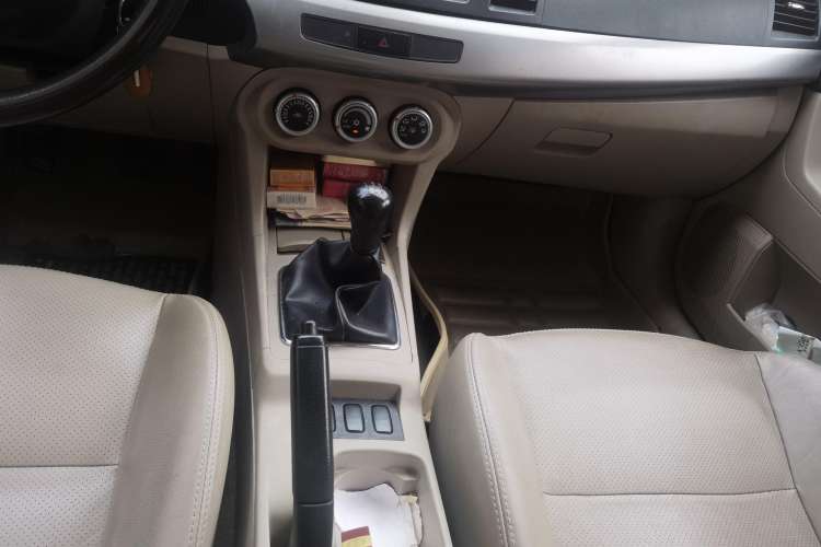 Used Mitsubishi Lancer EX 2011 Fashion Edition 1.8L Manual Smart Type Gear Lever