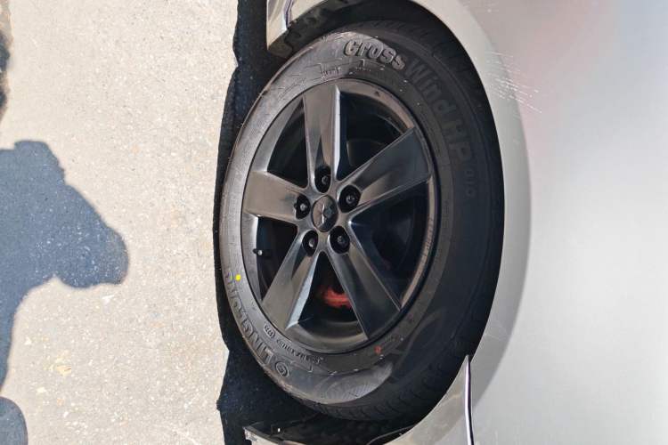 Used Mitsubishi Lancer EX 2011 Chasing Edition 1.8L CVT Luxury Model Right Front Wheel Hub