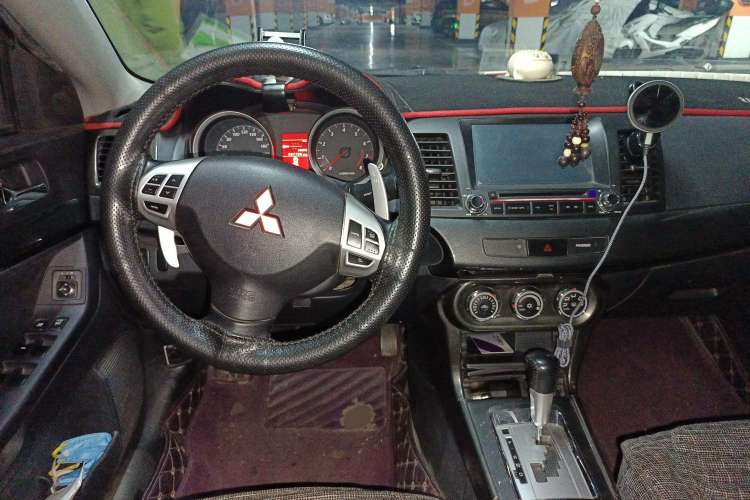Used Mitsubishi Lancer EX 2011 Chasing Edition 1.8L CVT Limited Model Center Console