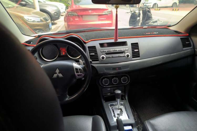 Used Mitsubishi Lancer EX 2011 Chasing Edition 1.8L CVT Luxury Model Center Console