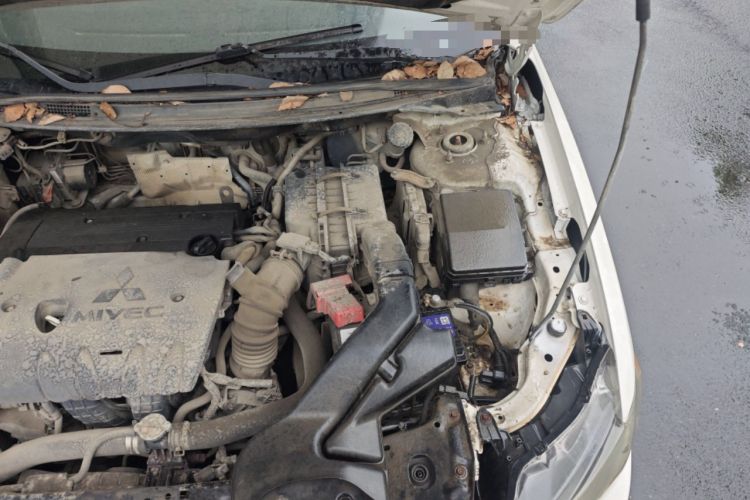 Used Mitsubishi Lancer EX 2011 Xiali Edition 2.0L Manual Comfort Model Engine Bay Left