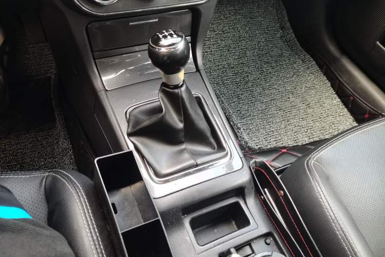 Used Mitsubishi Lancer EX 2011 Chasing Edition 1.8L Manual Luxury Model Gear Lever