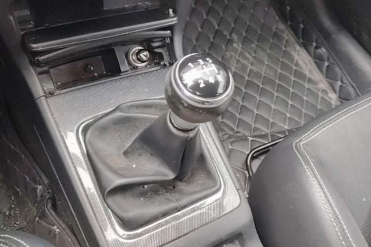 Used Mitsubishi Lancer EX 2011 Chasing Edition 1.8L Manual Luxury Model Gear Lever