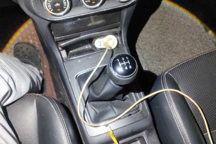 Used Mitsubishi Lancer EX 2011 Chasing Edition 1.8L Manual Luxury Model Gear Lever