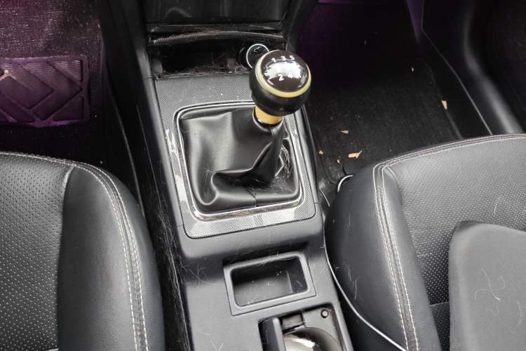 Used Mitsubishi Lancer EX 2011 Chasing Edition 1.8L Manual Luxury Model Gear Lever