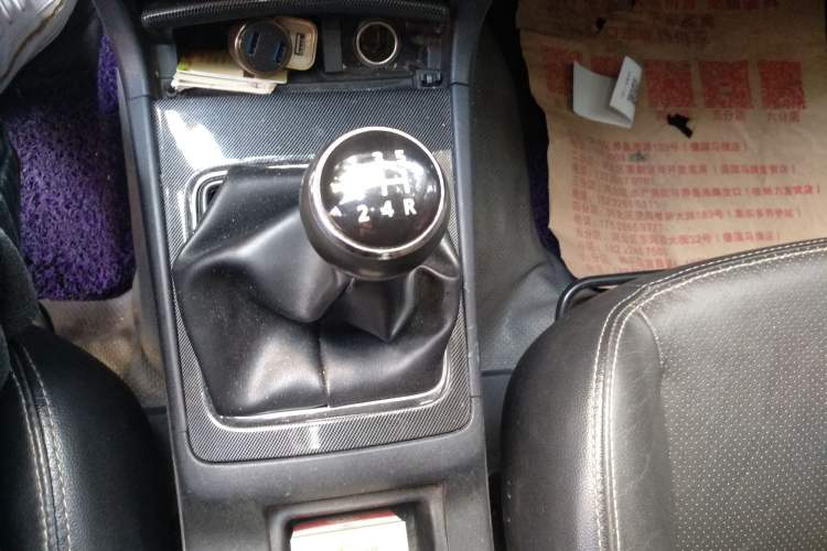 Used Mitsubishi Lancer EX 2011 Chasing Edition 1.8L Manual Luxury Model Gear Lever