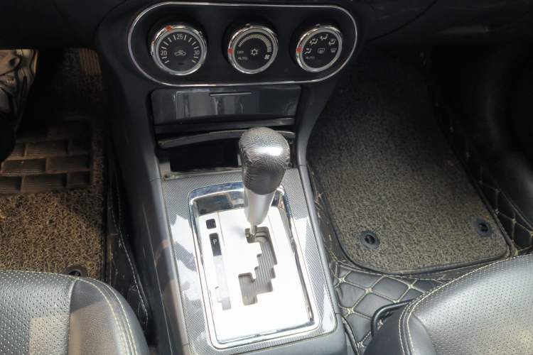 Used Mitsubishi Lancer EX 2011 Chasing Edition 1.8L CVT Luxury Model Gear Lever