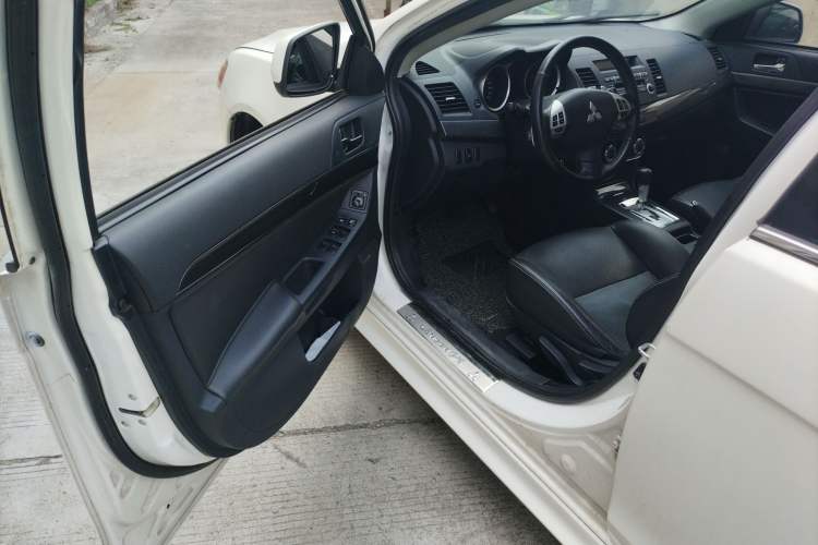 Used Mitsubishi Lancer EX 2011 Fashion Edition 1.8L CVT Comfort Version Interior 3