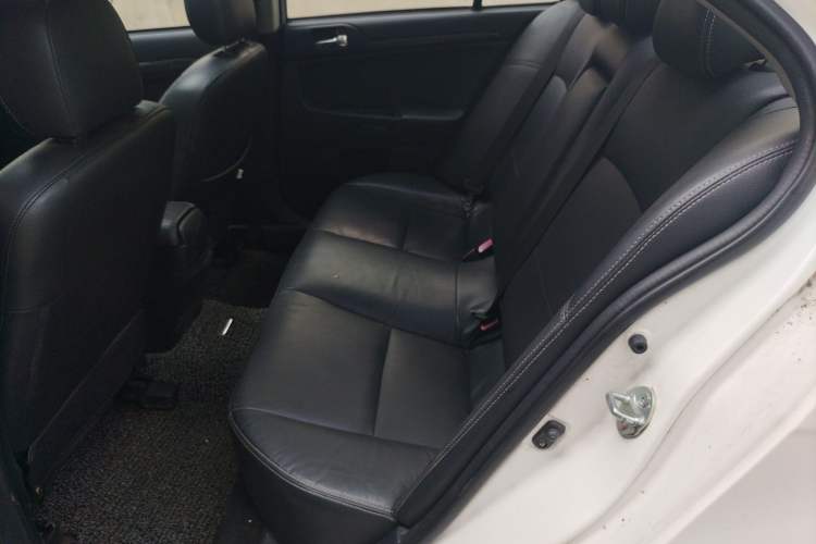 Used Mitsubishi Lancer EX 2011 Fashion Edition 1.8L CVT Comfort Version Interior 4