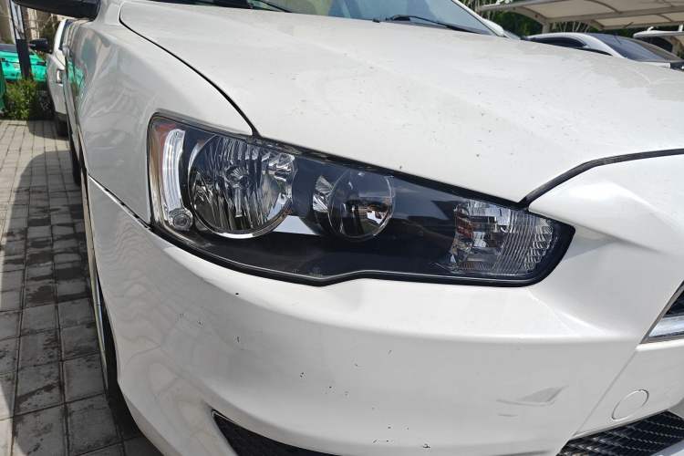 Used Mitsubishi Lancer EX 2011 Fashion Edition 1.8L CVT Comfort Version Right Front Headlight