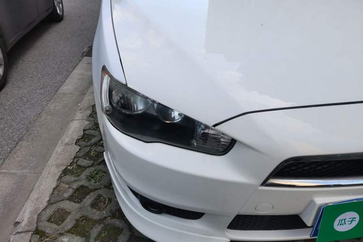 Used Mitsubishi Lancer EX 2011 Chasing Edition 1.8L Manual Luxury Model Right Front Headlight