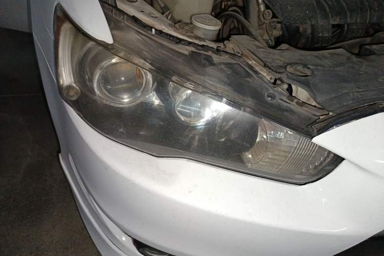Used Mitsubishi Lancer EX 2011 Chasing Edition 1.8L CVT Limited Model Right Front Headlight