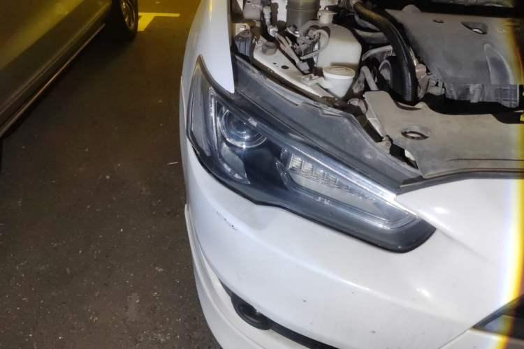 Used Mitsubishi Lancer EX 2011 Chasing Edition 1.8L Manual Luxury Model Right Front Headlight