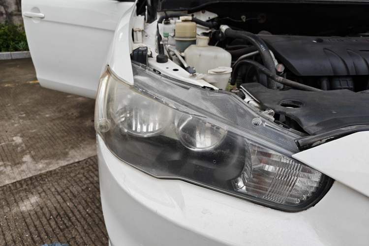 Used Mitsubishi Lancer EX 2011 Chasing Edition 1.8L Manual Luxury Model Right Front Headlight