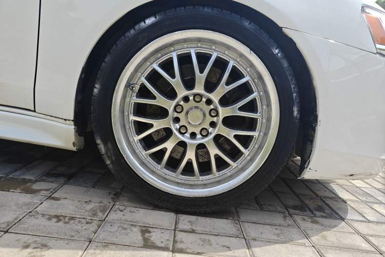 Used Mitsubishi Lancer EX 2011 Fashion Edition 1.8L CVT Comfort Version Right Front Wheel Hub