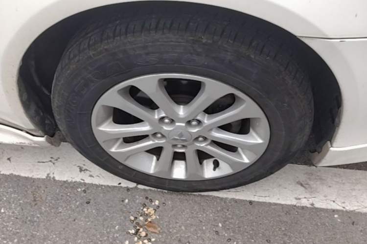 Used Mitsubishi Lancer EX 2011 Chasing Edition 1.8L Manual Luxury Model Right Front Wheel Hub