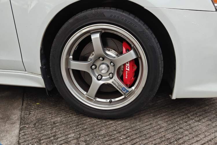 Used Mitsubishi Lancer EX 2011 Chasing Edition 1.8L Manual Luxury Model Right Front Wheel Hub