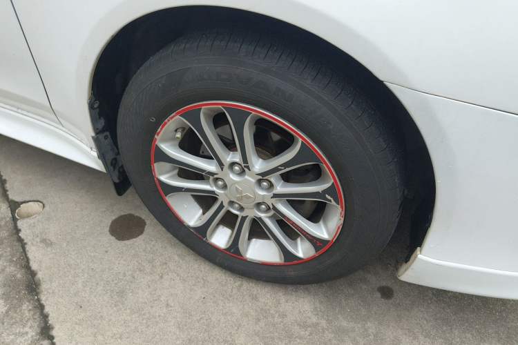 Used Mitsubishi Lancer EX 2011 Chasing Edition 1.8L Manual Luxury Model Right Front Wheel Hub