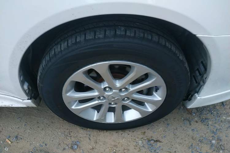 Used Mitsubishi Lancer EX 2011 Chasing Edition 1.8L Manual Luxury Model Right Front Wheel Hub