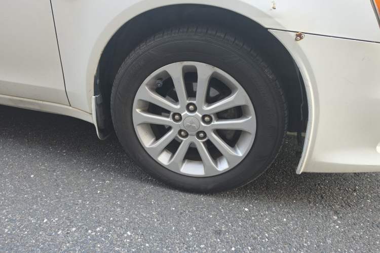 Used Mitsubishi Lancer EX 2011 Chasing Edition 1.8L Manual Luxury Model Right Front Wheel Hub