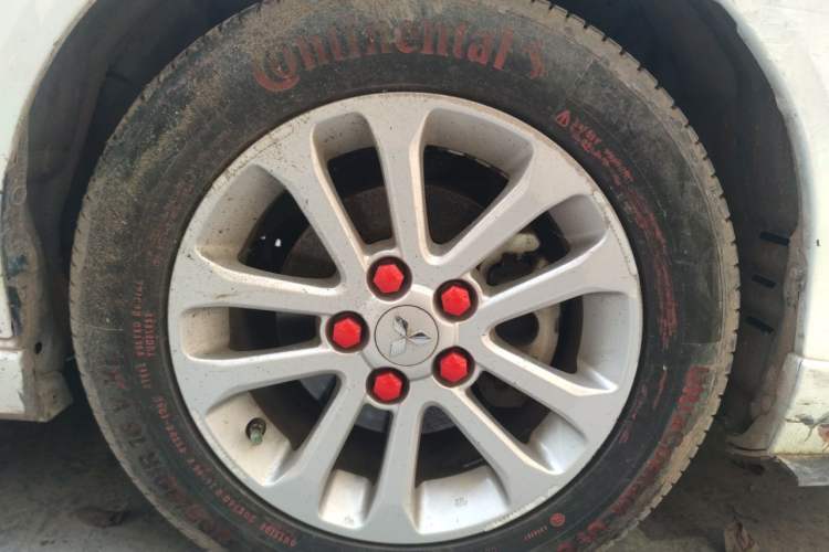 Used Mitsubishi Lancer EX 2011 Chasing Edition 1.8L CVT Luxury Model Right Front Wheel Hub