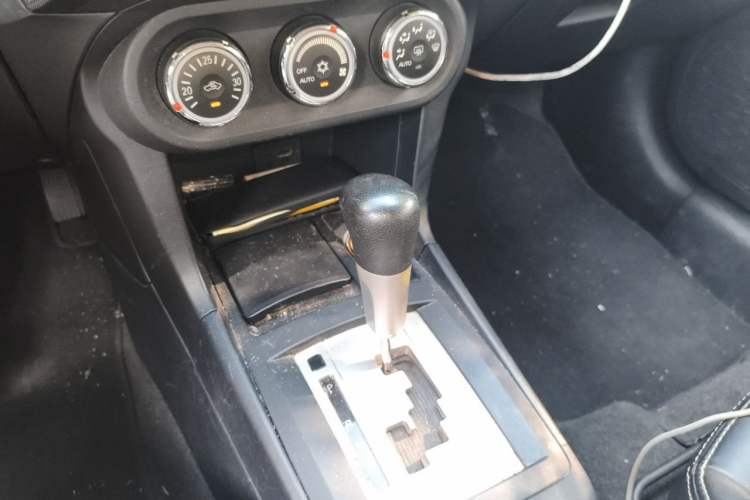 Used Mitsubishi Lancer EX 2012 1.8L CVT Charm Edition Gear Lever